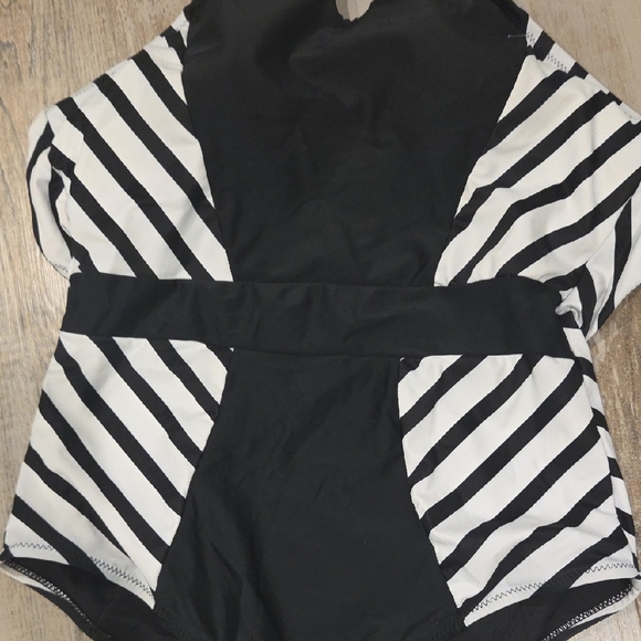 Cupshe Black and White One Piece Swimsuit with Racerback - Picture 5 of 7